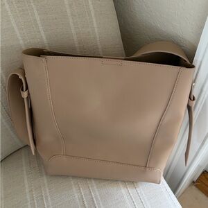 Bucket Bag Tote Tan shoulder strap with removable mini pouch Travel Vacay Resort